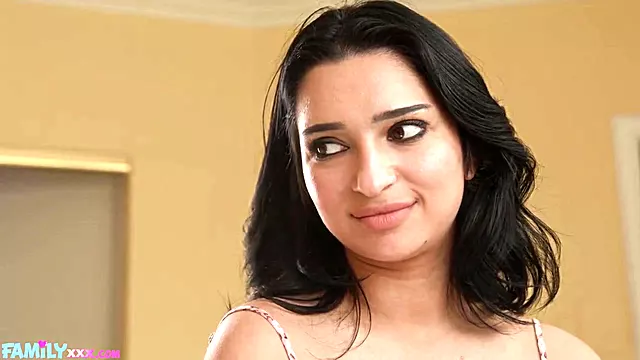 New Kiana Kumani Gets He-r Stepbrothe-r To Fil-l In (05-05-2023) 