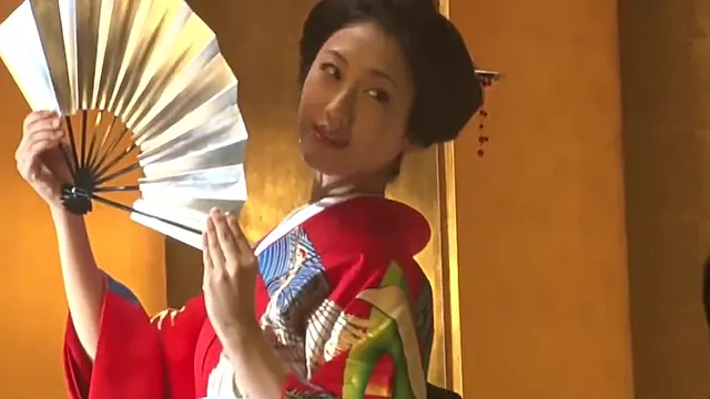 Japanese Enka Sensation ~ Seductive JAV Idol Reveals Her Luscious curves