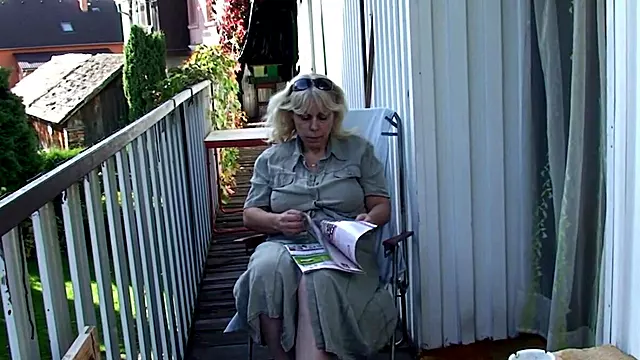 Blonde In Der Öffentlichkeit, Perfekt Reality, Reif Großer Arsch, Reife Titten, Mutti Outdoor