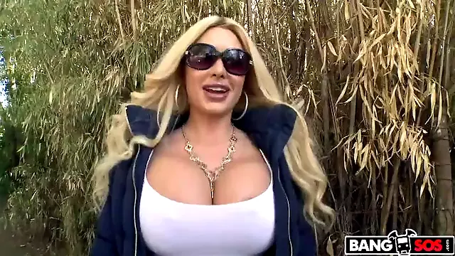 ساک زدن, ساک زدن پستون گنده, کون چاق سفید, دهنی بور, ساک زدن و پاشیدن منی, نوازش پستان, لا پستونی