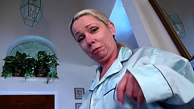 Butterface step aunt is going to masturbate for you