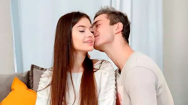 ساک زدن, لززز, روی مبل, جلق طبیعی, جوان لاغر, عشقی خانه, جلق زدن ساک زدن, خود ارضایی زیبا, سینه درشت