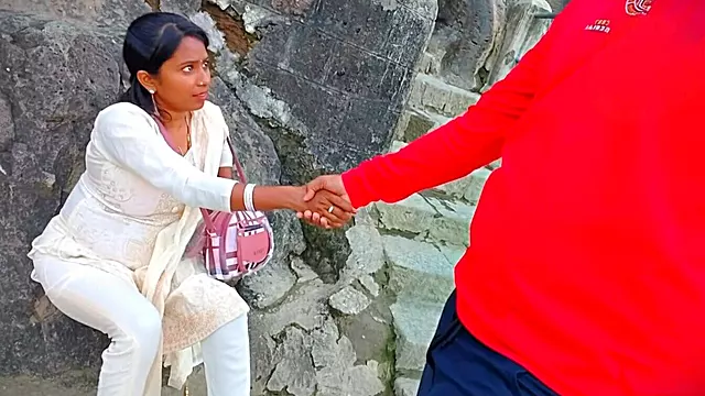 Indian Boobs Suking & Bhabhi Beautiful Pussy Showing - Unknown Girl at a Tourist Place Showing, Than She and Me Homemade Enjoy.
