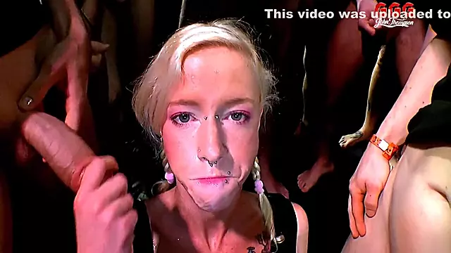 Blondi Ja Iso Kulli, Iso Kulli Milf, Ryhmä Blondi, Spermat Perseen Päälle, Pari Milf, Tupla