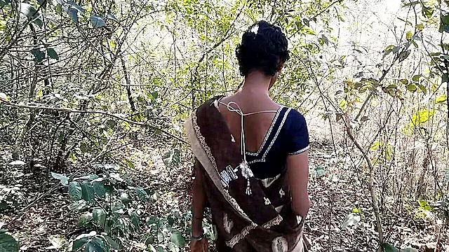 A Girl Was Hard with Her Step Brother in Jungle After Blowjob, an Asian Teen Girls Hard-co Fucking with Her Boyfriend in Jungle