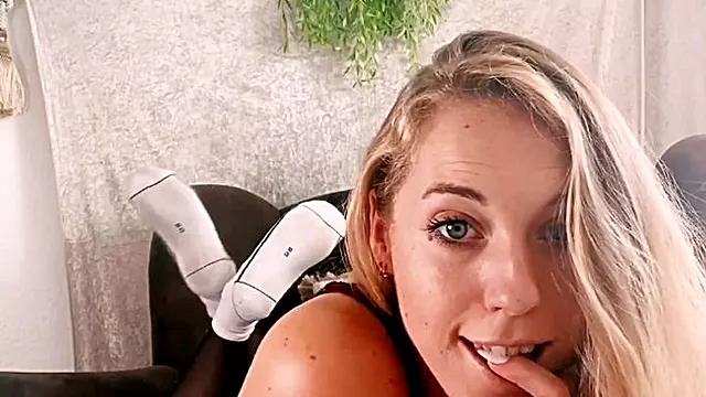 Tief Dildo, Kehlenfick, Tief Luschen, Dildo Throat, Dildoing And Suck, Dildo In Kehle, Kehlen