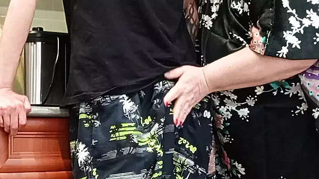 BBW Mom Zona901 Takes Load in Mouth & Swallows - HD Cumshot Fun