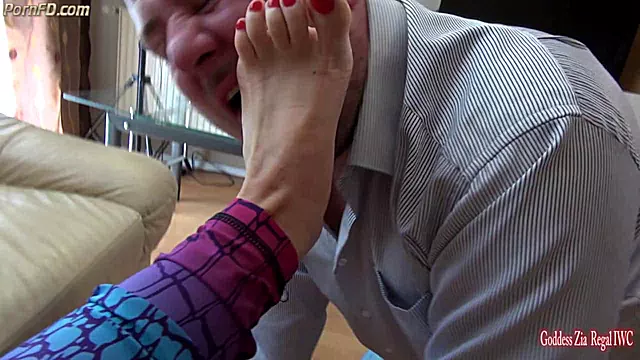 Brune Piedi, Bruna Femdom, Morettina Feticcio, Piedi Femdom, Piedi Fetish, Piedini, Adorazione Piedi