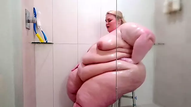 Ssbbw Showering Her Folds And Curves