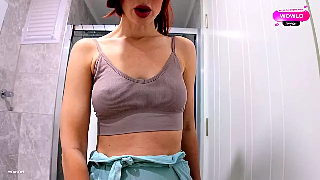 Accidently fucked my hot Step Mom while she cleaning bathroom