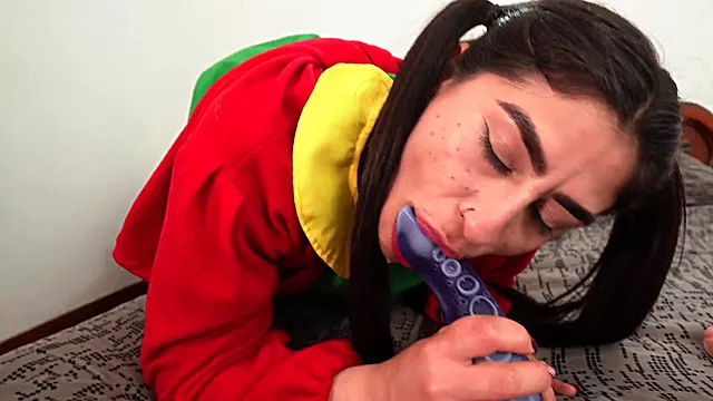Chilindrina, horny as hell, shows us how she has fun with all her dildos - KARINA MILLER