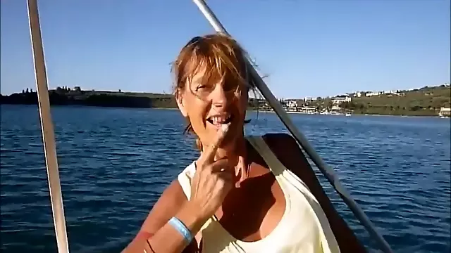 Mature Exterieur, Gros Seins Plage, Mature Seins Pendant, Vieille, Brunette Plage, Exterieur Gros Seins