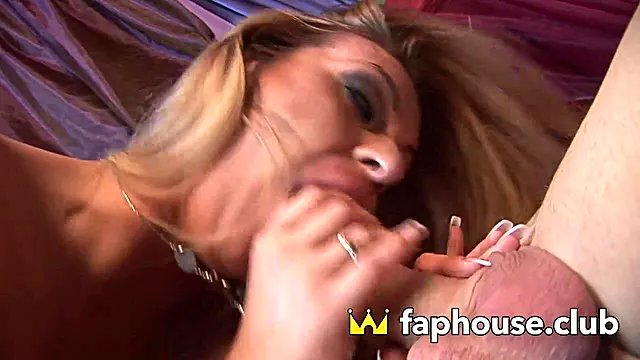 Blonde Bombshell Milf Takes Big Cock in Mouth for Steamy Porn!
