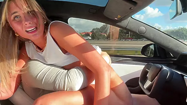 Lily Phillips Fucks her Uber Driver