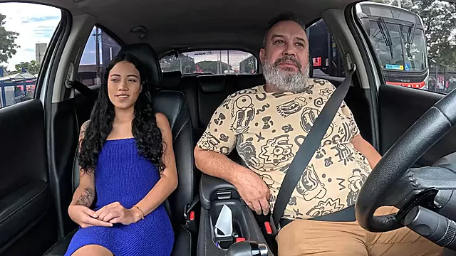 Bibi Mendes estrena su primer porno dando culo mientras cabalga