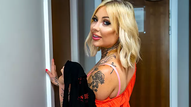 Babeete, Blondyny, Tvrdý Sex Péro, Pornoakce, Tvrdě Ošukaná, Zasuň Mi, Ukazuje, Vystriky, Cucal Svůj Penis