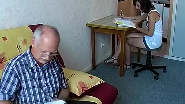 เงี่ยนทางบ้าน, ตีตูด Bdsm, น้องเงี่ยน