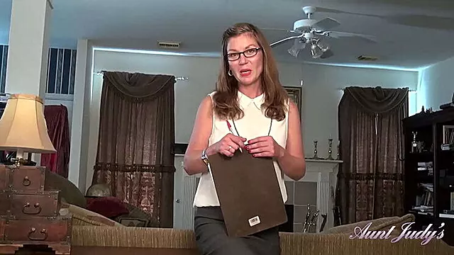 Hairy MILF Secretary Isabella Shows Her Full Bush in Office - AuntJudys