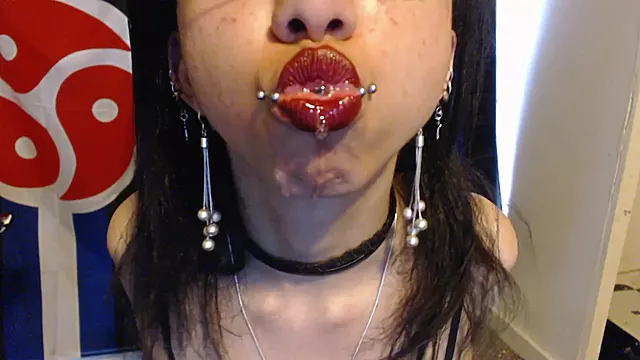 Amator Fetysz, Plucie Do Buzi, Kolczyk W Jezyku