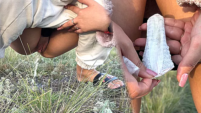 Amateure Nackt, Jung Amateur, Öffentlich Teen Amateur, Brünette Schwanz, Brünette Outdoor