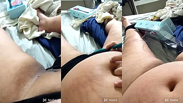 She masturbating me with vibrator flower and finger my belly button same time