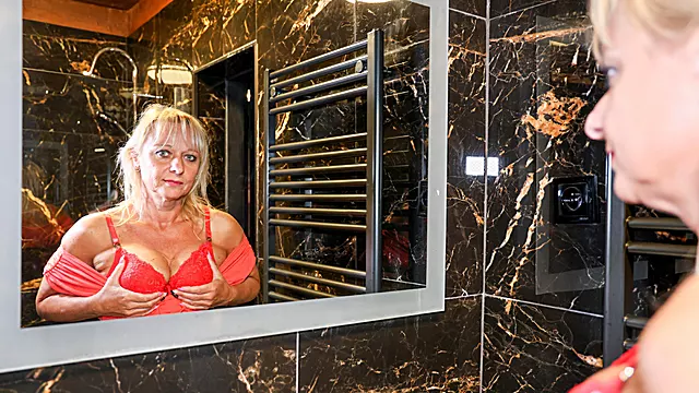 Mastruberen Blond, Solo Blond, Er Tussen Uit, Oma, Oma Solo, Rijp Solo, Rijp Mastuberen, Solo Geschoren