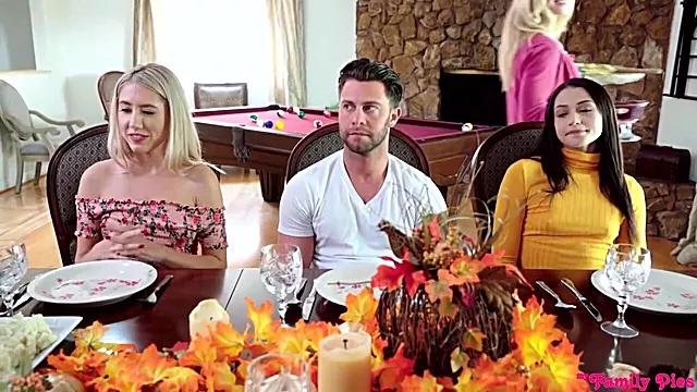 Avi Love, Paisley Bennett - Thanksgiving Is For Crempies
