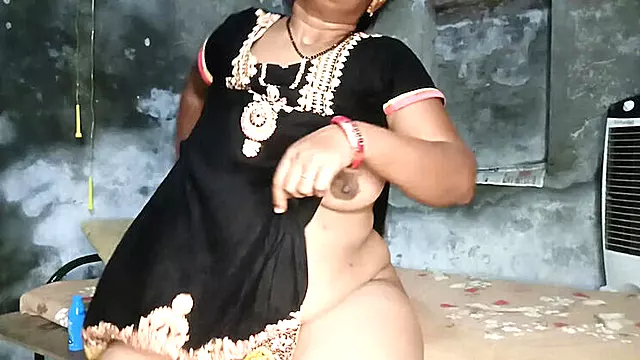 Desi Punjabi Bhabhi Fingering Her Big Natural Tits and Screaming Orgasm - Homemade Indian Teen