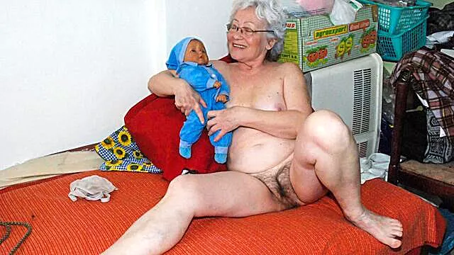 Tate Mari, Bunicute Calde, Masturbare Sexi, Pizde Bune, Paroase Cu Dildo, Degetul Bunicute, Bunicute