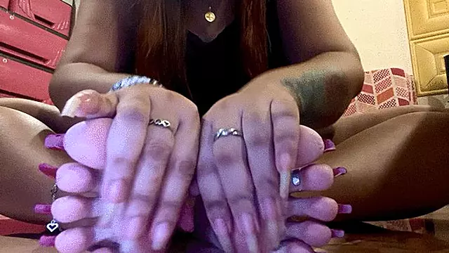 Long Gode, Longue, Ongles Longs