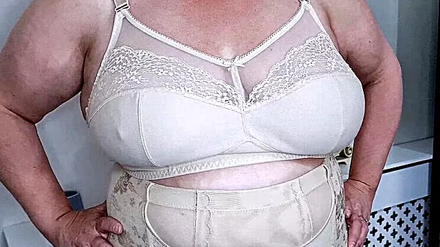 Cazzi Grossi Con Tettone, Cazzo Grosso, Grandi Tette Milf Fucks Hard, Figa Da Vicino, Regalo Alla Moglie