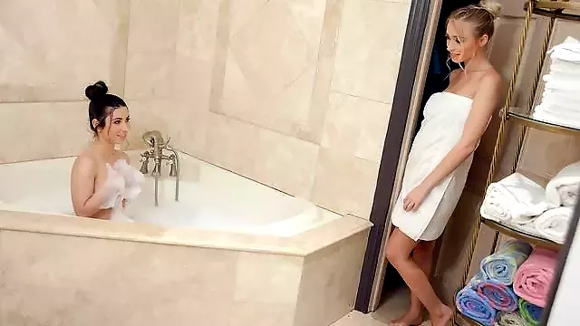 چهره حشری بلوند, لزبین کم سن مو بور, فیلم سکس از کون نمای نزدیک, لزبين أب پران, نشستن روی صورت لزبین