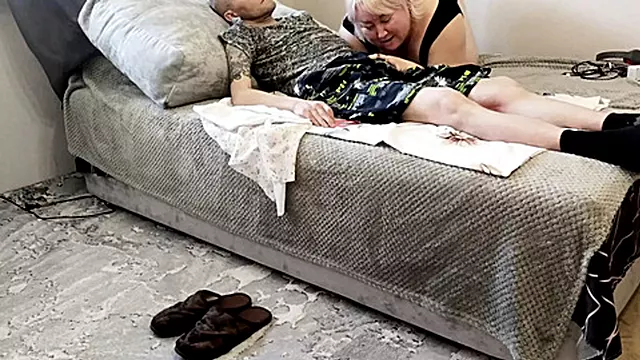 Amatör Avrunkning, Rysk Amatör Avsugning, Mormor Suger Kuk, Runkar Kuk, Sperma I Farmor, Mormor Avrunkning
