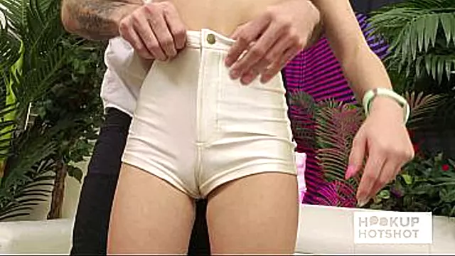 Koureni A Vystrik, Vystřik V Krku, Cernovlasky, Připojenými Opčními Kryté, Semeno Na Obličeji