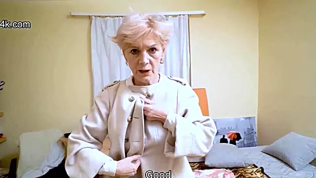 Blondine, Moden Blonde, Blondine Kusse, Knæstrømper, Granny Og Ung, Fissesaft, Smukke Fisser, Ung Og Ældre Damer