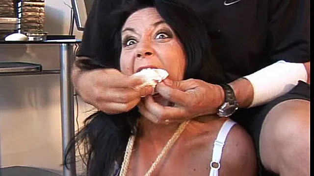 Tied To Ball, Legata Imbavagliata E Scopata, Legata Con La Corda, Bocche Di Donne Mature