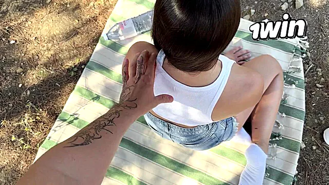 Amateure Anal, Große Titten Anal, Mager Blowjob, Sperma In Muschi, Blowjob Wald, Mager Kleine Titten