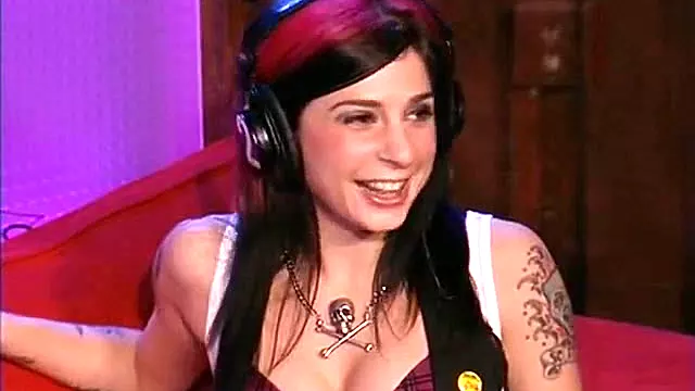 Togliere Le Mutande, Lingerie Pubblico, Toys Pubblico, Tatuaggio Ali Angelo, Amica
