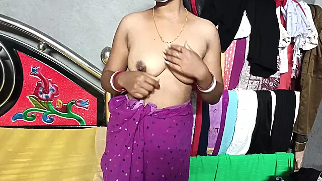 Indian Bhabhi Showing Her Juicy Pussy Big Sexy Boobs & Hot Figure