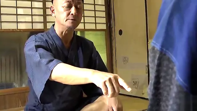 Aziski Japanski, Starije Azijke