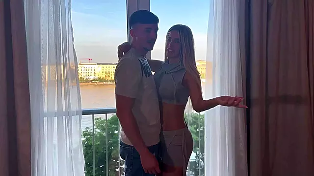 Blond, Hahnrei, Kehlenfick, Hahnrei Blonde, Freundlich Blowjob, Betrügt Ihren Freund, Erwischt Und Zum Blasen Erpresst