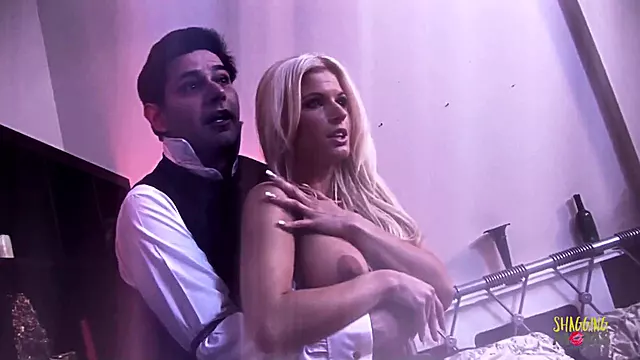 Trojka Anal, Zralé Ženy Velké Péro, Vystrik Do Pochvy, Britky Trojka, Britky Prsa, Lizani Vlastniho Penisu