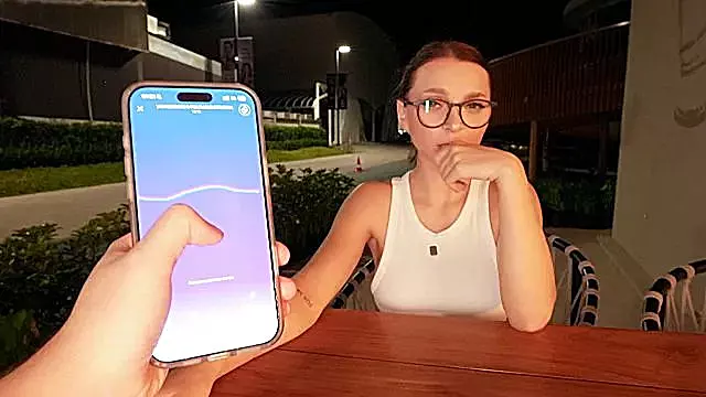 Blowjob Abspritzen, Babe Brünette, Brünette Deepthroat, Erwischt Und Zum Blasen Erpresst