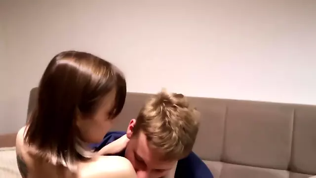 Brunetka Tatuaz, Brunetki Teen, Glebokie Gardlo Nastolatki, Nastolatka Pokazuje Dupe, Big Ass Nastolatki