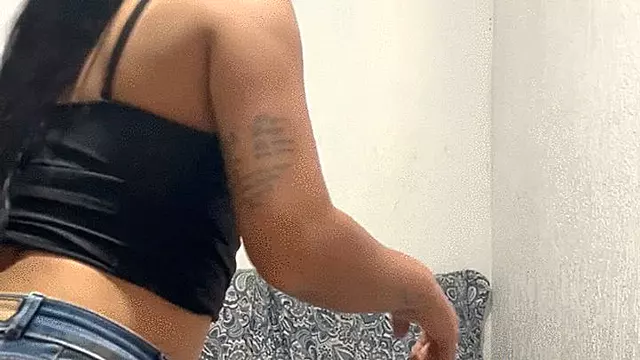 FARTING AND PUTTING ON SEVERAL CLOTHES FOR YOUR FANS PART 1 BY PIETRA HUNTER CAM BY ALINE FULL HD