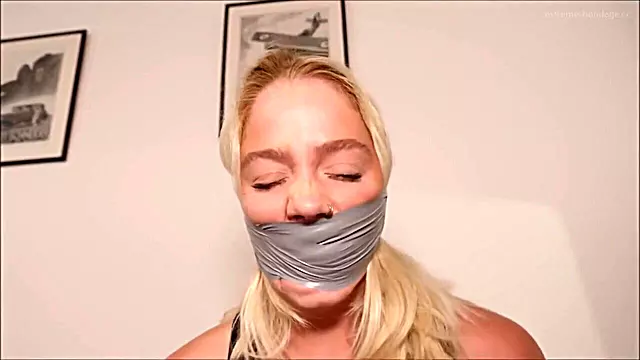 Bolas Amarradas, Patroa Bdsm Lesbian Anal, Loura Bikini, Amarrada De Bikini, Loira Amarrada