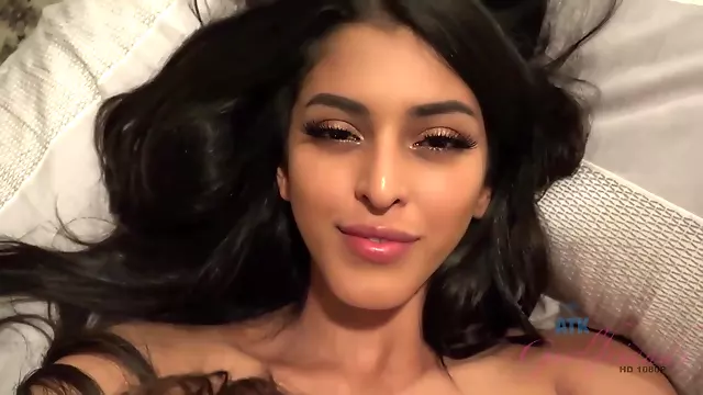 Morenas Mamas, Latina Peitões, Tetas, Morenas Fumando, Seios Perfeitos, Morenas Gostosas, Footjob Gostosa