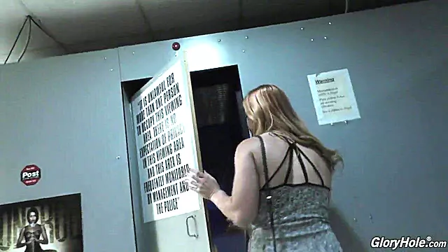 Gloryhole Gros Cul, Gros Seins Exterieur, Cumshot Blondes, Ejac Dans Le Cul, Doigt Dans Le Cul