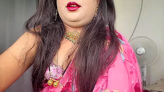 Pink Sari Laali Lal Lal Diste Mi Bhari Raja Bocha Majha Mar