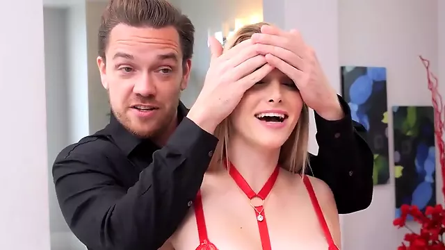 Blondýna Na Koni, Sexy Blondýna, Blond Malá Prsa, Lízání Penisu, Reverzní Cowgirl, Výstřik Do Pusy